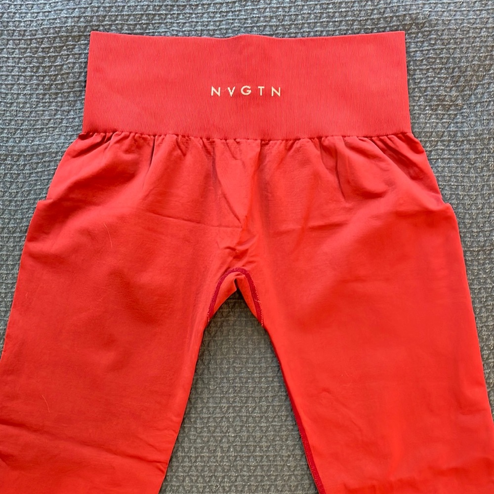 NVGTN Solid Seamless Leggings in Carmine